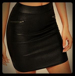 🐆 Zip-Front Elastic Waist PU Mini Skirt